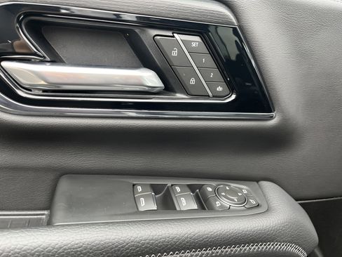 Used 2025 GMC Yukon Denali image 27