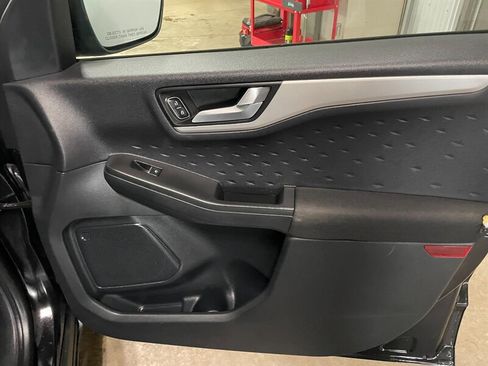 Used 2020 Ford Escape SE image 20