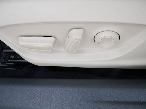 Used 2019 Toyota Camry LE image 20