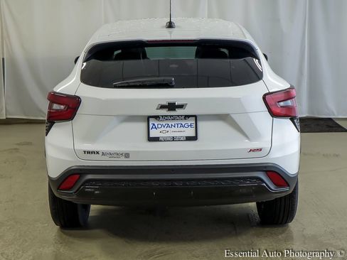 New 2026 Chevrolet Trax RS w/ Sunroof Package FWD image 6