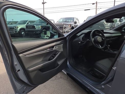 Used 2025 MAZDA MAZDA3 Hatchback w/ Appearance Package image 7