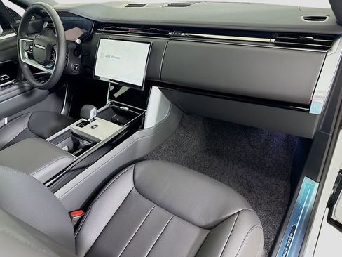 New 2026 Land Rover Range Rover Long Wheelbase SE AWD/4WD image 16