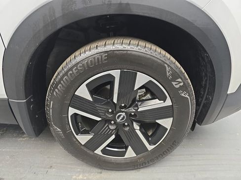 Used 2025 Nissan Kicks SR image 12