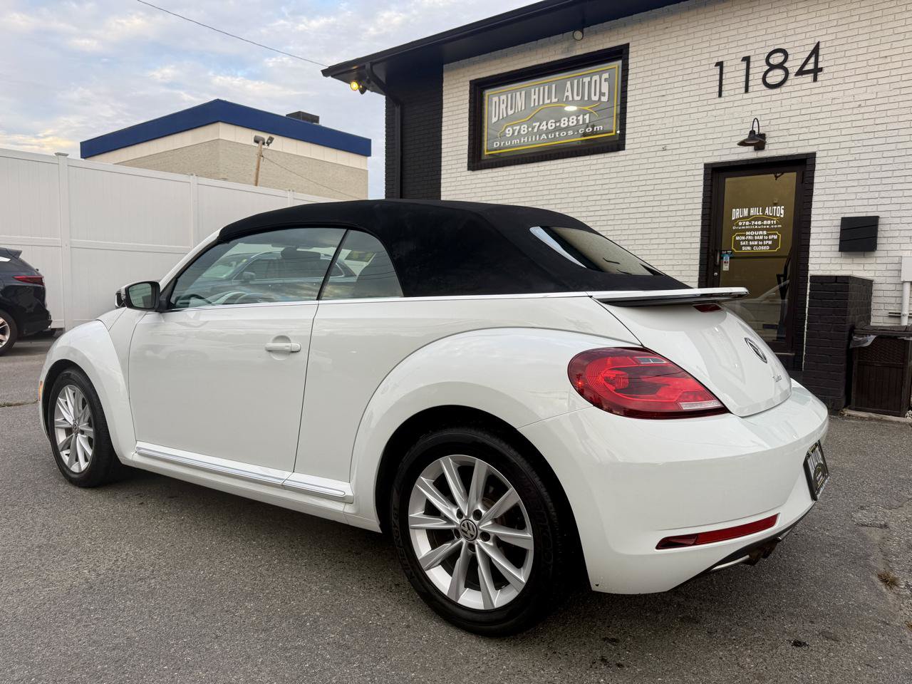 Used 2019 Volkswagen Beetle 2.0T SE FWD image 3