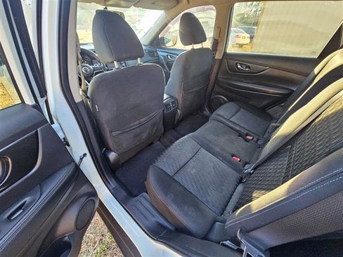 Used 2017 Nissan Rogue SV w/ SV Premium Package image 13