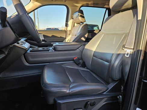Used 2025 Ford Expedition Max Active AWD/4WD image 17