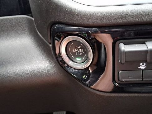 Used 2025 GMC Sierra 1500 SLT AWD/4WD image 23