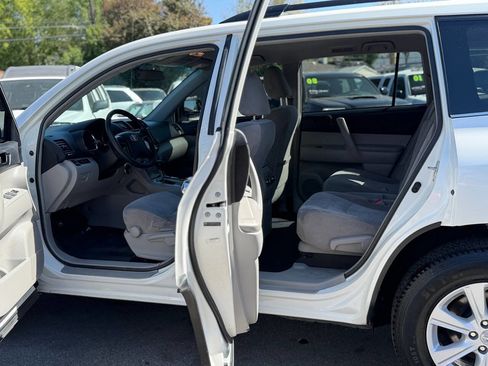 Used 2012 Toyota Highlander FWD image 65