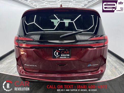 Used 2021 Chrysler Pacifica Touring-L FWD image 5