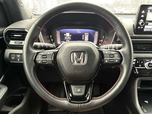 Used 2025 Honda Pilot Black Edition image 10