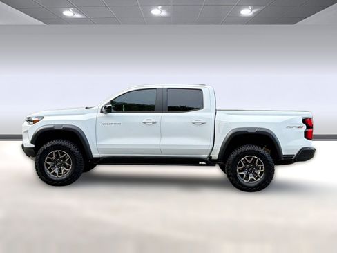 Used 2024 Chevrolet Colorado ZR2 w/ Technology Package AWD/4WD image 2