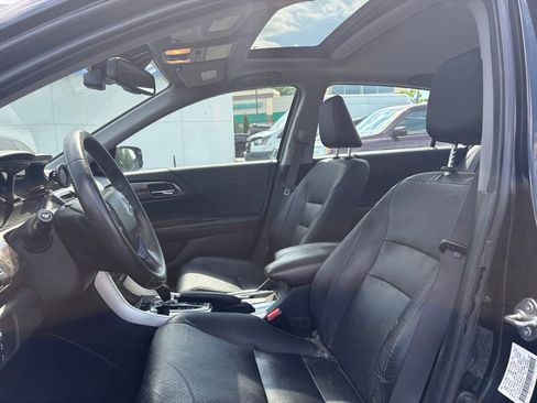 Used 2017 Honda Accord Touring image 6