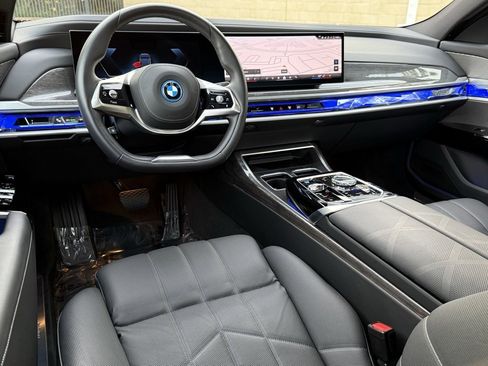 Used 2025 BMW i7 eDrive50 image 31
