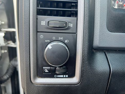 Used 2018 RAM 2500 Tradesman w/ Chrome Appearance Group image 13