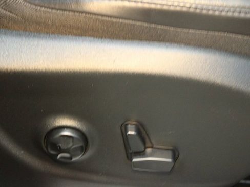 Used 2019 Jeep Cherokee Limited w/ Luxury Group image 12