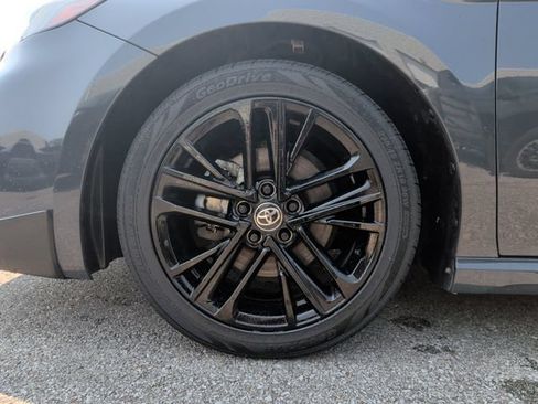 Used 2025 Toyota Camry SE FWD image 9