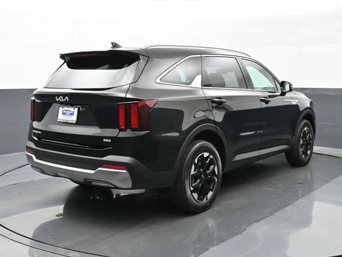Used 2024 Kia Sorento S w/ Panoramic Sunroof Package image 8