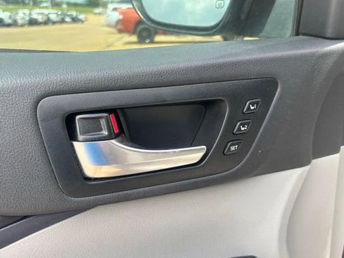 Used 2019 Toyota Highlander Limited image 9