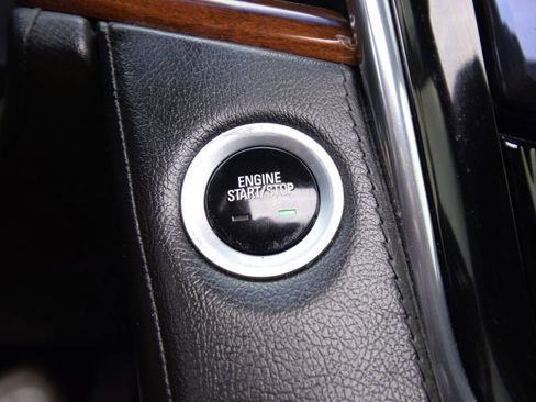 Used 2015 Cadillac Escalade Premium image 32