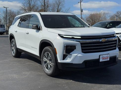 New 2026 Chevrolet Traverse LT w/ Driver Confidence Package image 2