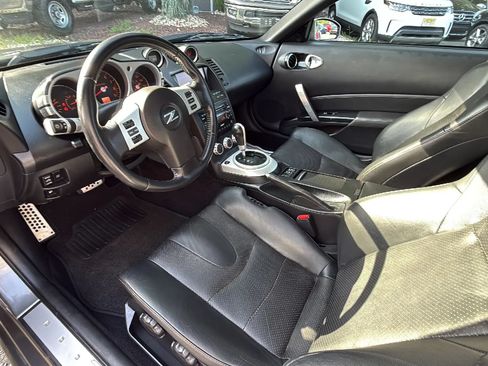Used 2007 Nissan 350Z Touring RWD image 18