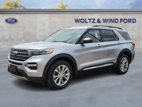 Used 2022 Ford Explorer XLT w/ Equipment Group 202A AWD/4WD image 3