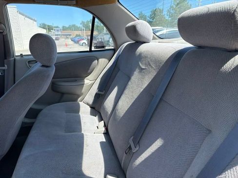 Used 2002 Chevrolet Prizm w/ Preferred Equipment Group 3 FWD image 17