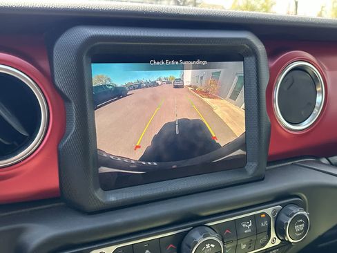 Used 2023 Jeep Wrangler Unlimited Rubicon w/ Cold Weather Group image 21