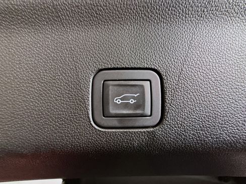 Used 2025 GMC Yukon Denali AWD/4WD image 43