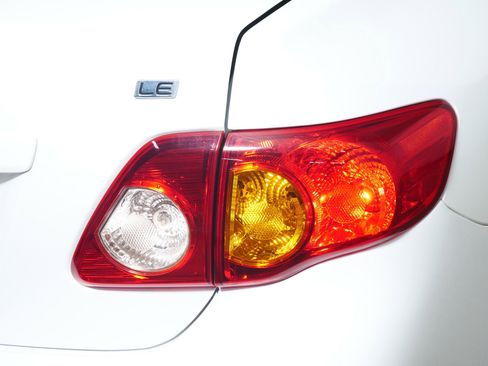 Used 2010 Toyota Corolla LE image 17