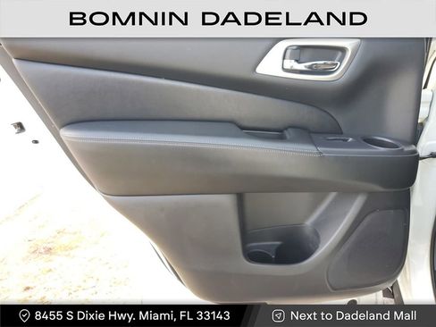 Used 2020 Nissan Pathfinder SV image 13