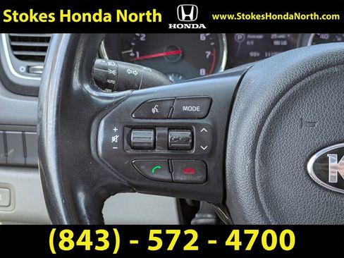 Used 2017 Kia Sedona LX w/ LX Essentials Premium Package image 30