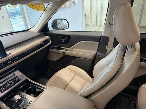 Used 2023 Lincoln Aviator AWD w/ Premium Package image 34