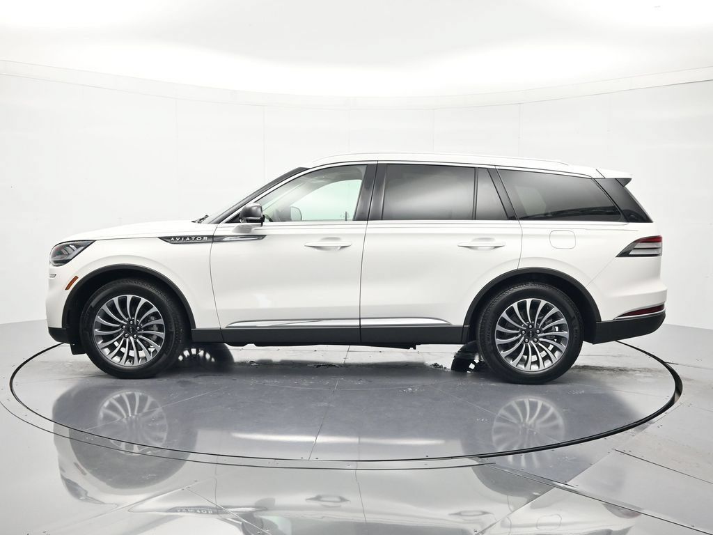 Used 2024 Lincoln Aviator 2WD w/ Premium Package image 8