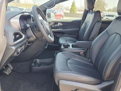 New 2026 Chrysler Voyager LX image 13