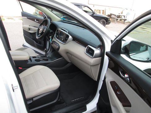 Used 2016 Kia Sorento LX image 21