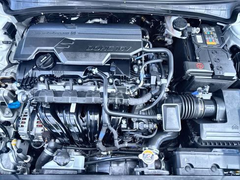 Used 2025 Hyundai Elantra SE FWD image 12