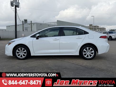 Used 2025 Toyota Corolla LE image 6