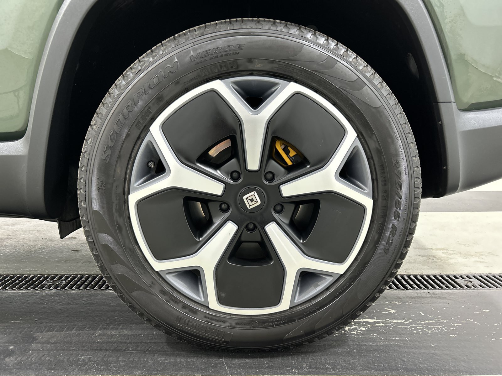 Used 2024 Rivian R1S Adventure Quad AWD/4WD image 10