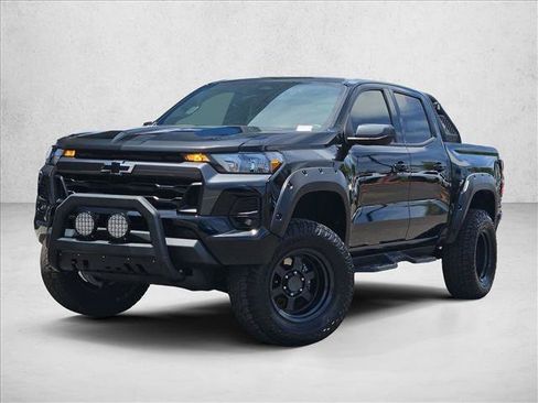 Used 2023 Chevrolet Colorado LT w/ LT Convenience Package II AWD/4WD image 4