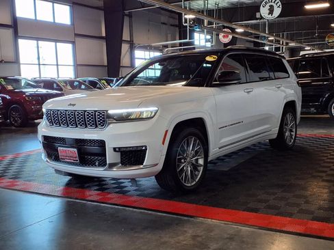 Used 2022 Jeep Grand Cherokee L Summit w/ Luxury Tech Group V AWD/4WD image 3