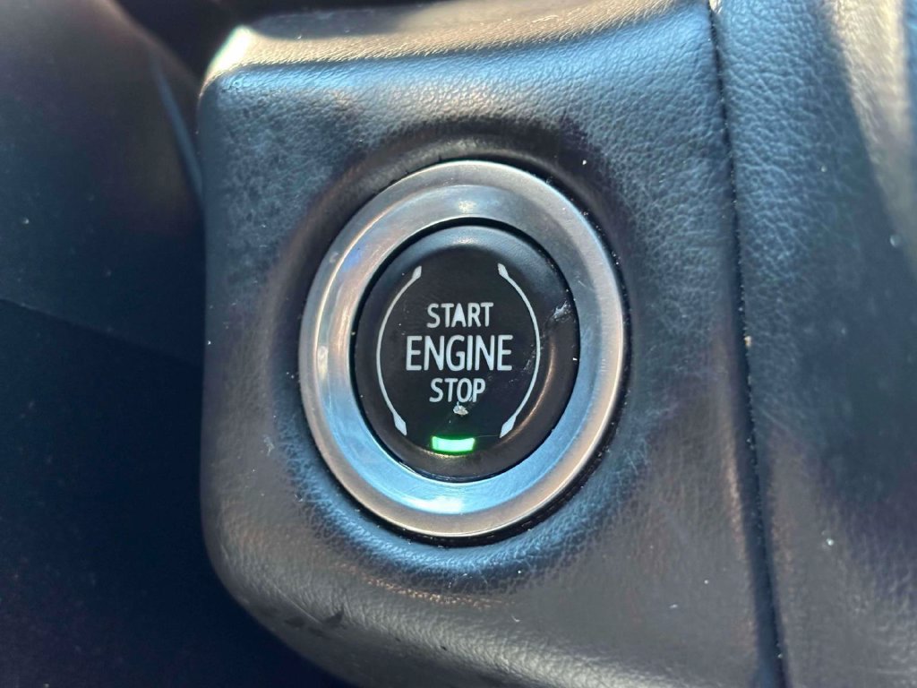 Used 2022 GMC Yukon XL SLE w/ Gmc Pro Safety Plus Package AWD/4WD image 12
