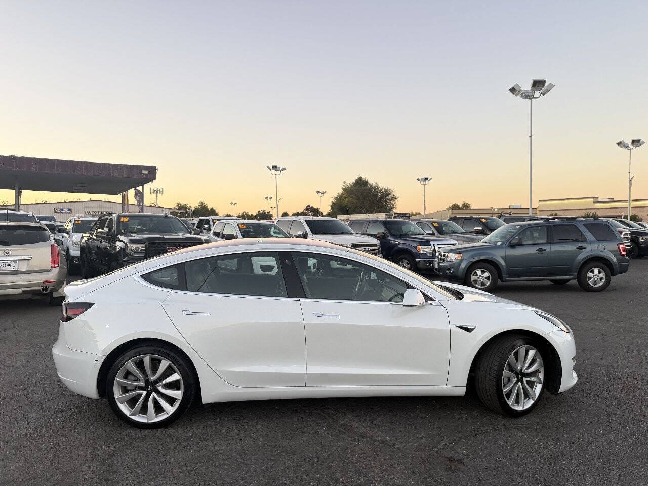 Used 2018 Tesla Model 3 Long Range RWD image 10
