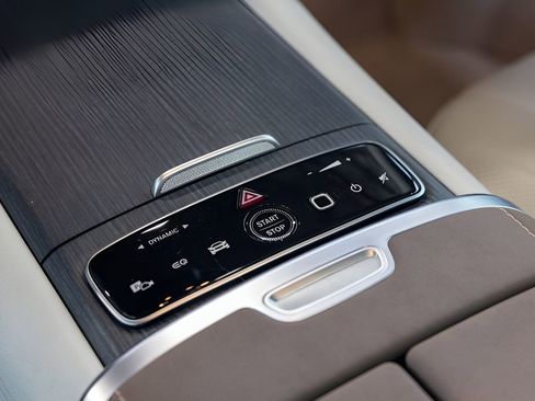 Used 2022 Mercedes-Benz EQS 580 4MATIC Sedan w/ Pinnacle Trim Package image 34
