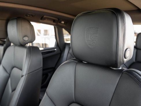 Certified 2026 Porsche Macan AWD/4WD image 23