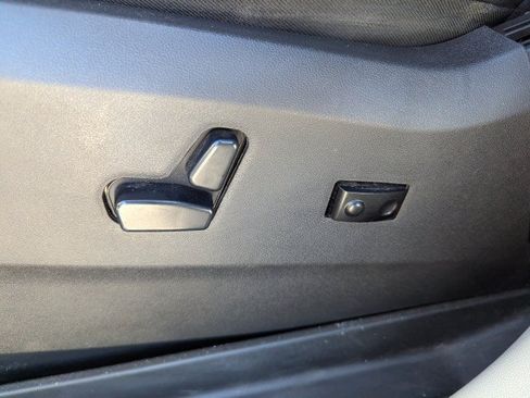 Used 2019 Dodge Grand Caravan SXT FWD image 12