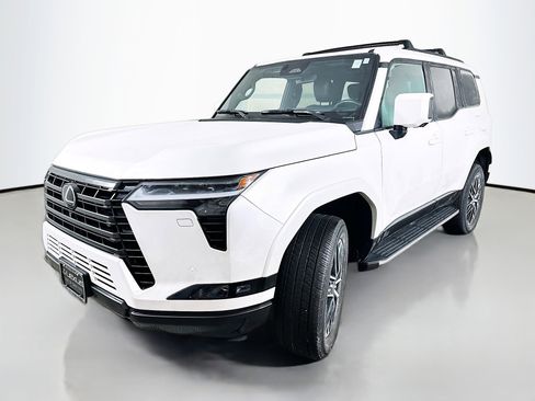 Used 2024 Lexus GX 550 w/ Accessory Package (2T) image 3