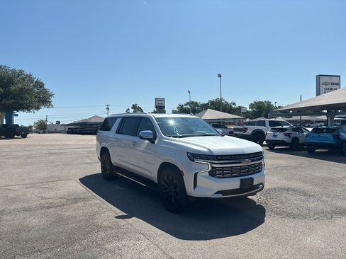 Certified 2021 Chevrolet Suburban Premier w/ Premium Package AWD/4WD image 3