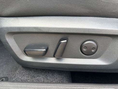 Used 2025 Nissan Rogue SV FWD image 22