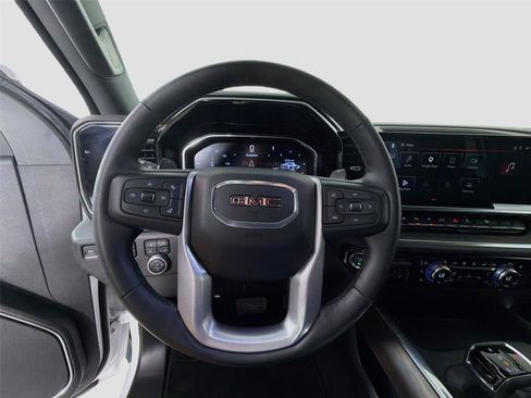 Used 2024 GMC Sierra 1500 SLT w/ SLT Convenience Package AWD/4WD image 11